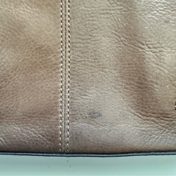 Fossil Y2K Brown Leather Crossbody Bag - Picture 6 of 15